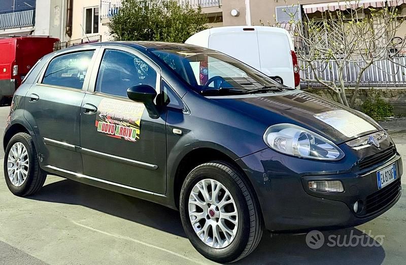 Usata Fiat Grande Punto 77 CV (56 kW) 2010 Grigio Utilitaria