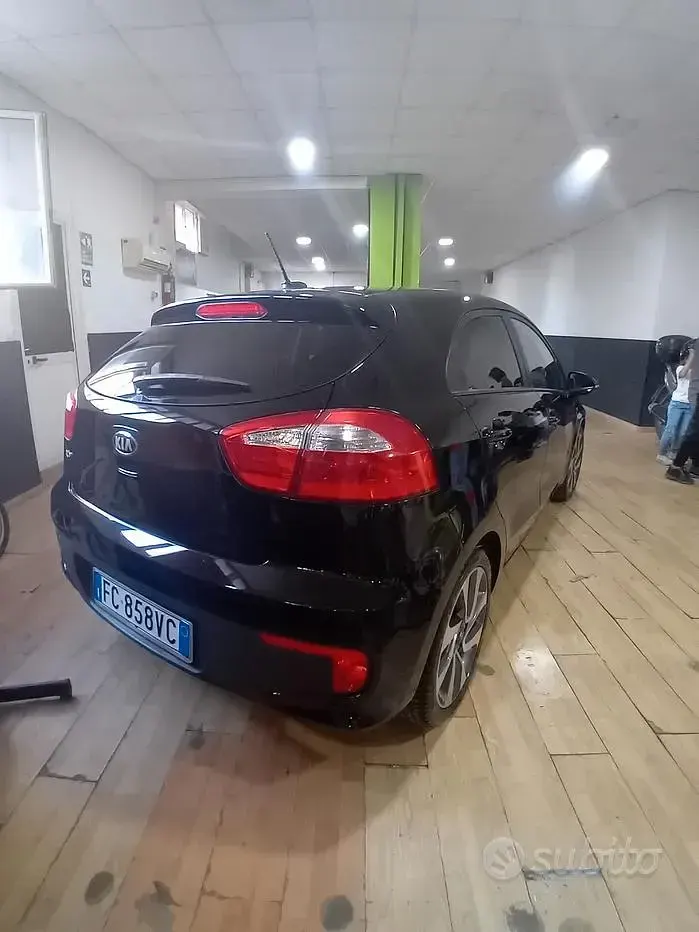 Usata Kia Rio 85 CV (62 kW) 2016 Nero Utilitaria