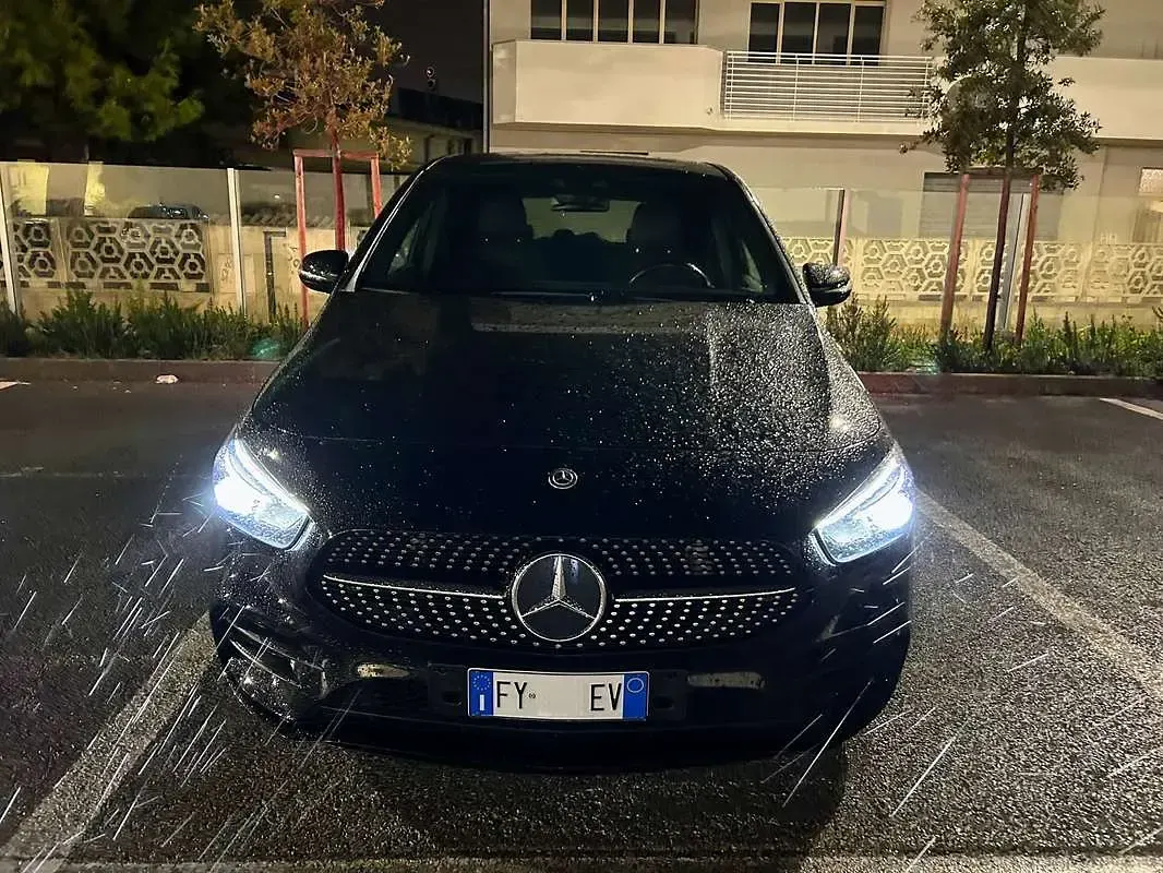 Usata Mercedes B180 Premium 116 CV (85 kW) 2019 Nero Utilitaria