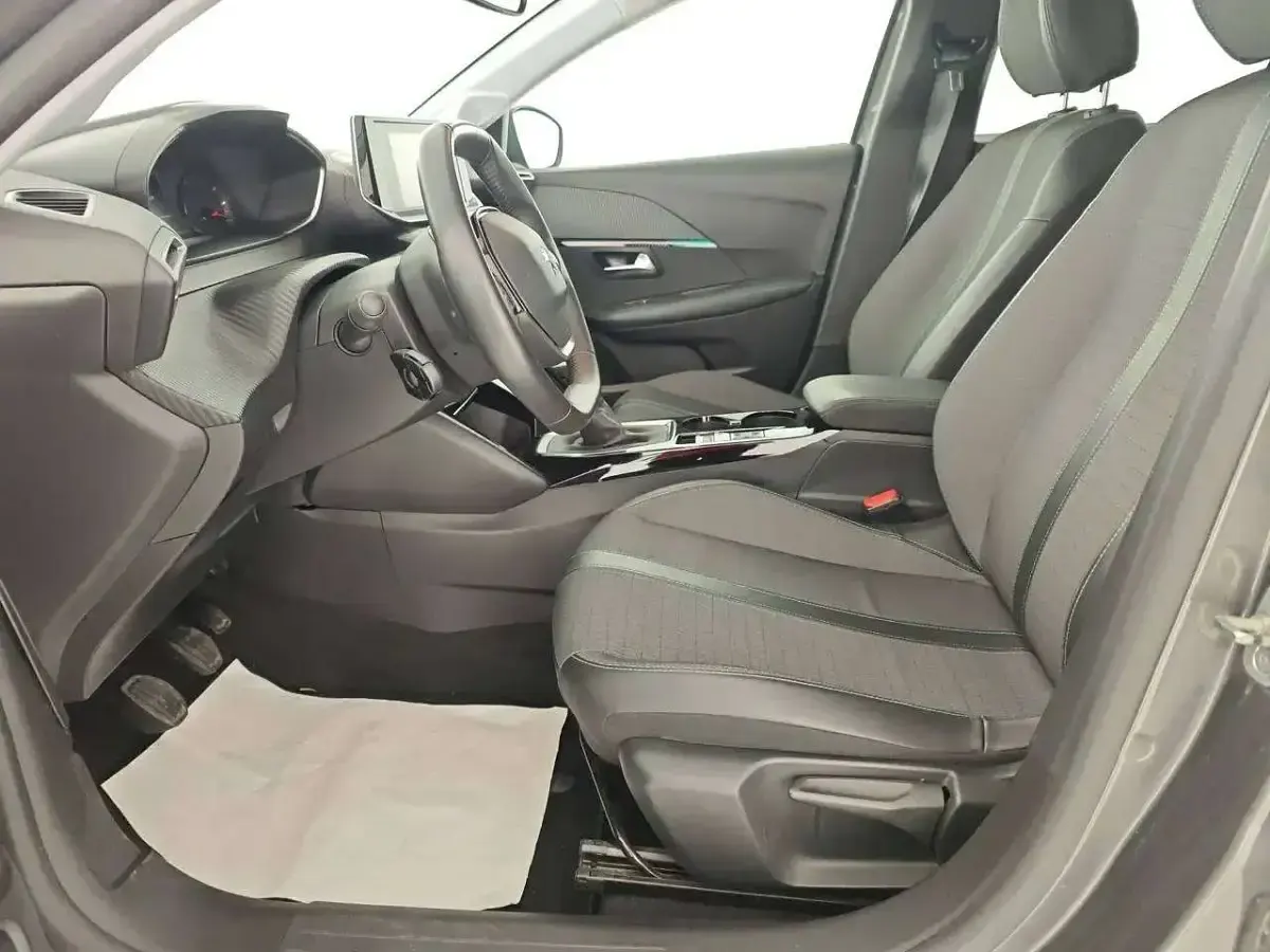 Usata Peugeot 208 Allure 101 CV (74 kW) 2022 Nero Utilitaria