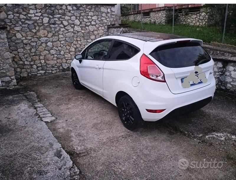 Usata Ford Fiesta 424 CV (311 kW) 2016 Utilitaria