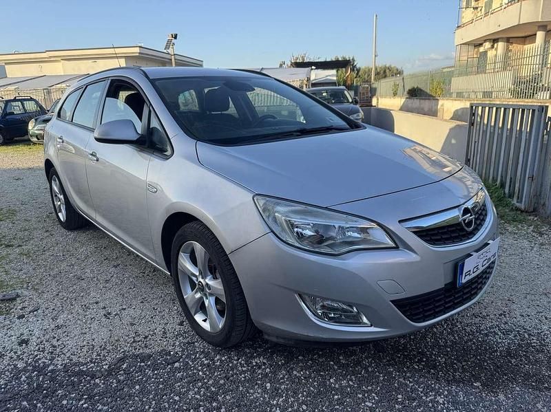 Usata Opel Astra Cosmo 110 CV (80 kW) 2012 Other Station wagon