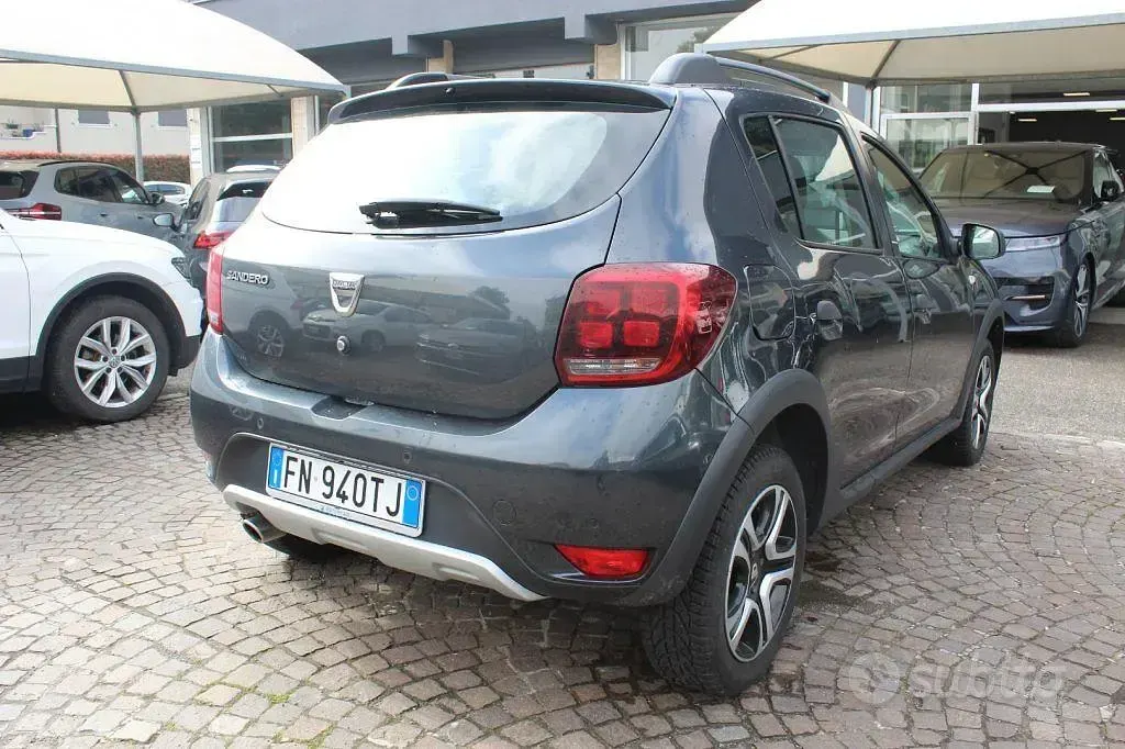 Usata Dacia Sandero Stepway 90 CV (66 kW) 2018 Grigio Berlina