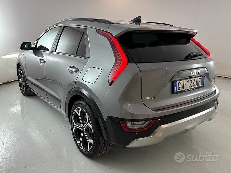 Usata Kia Niro 92 CV (67 kW) 2024 Grigio SUV