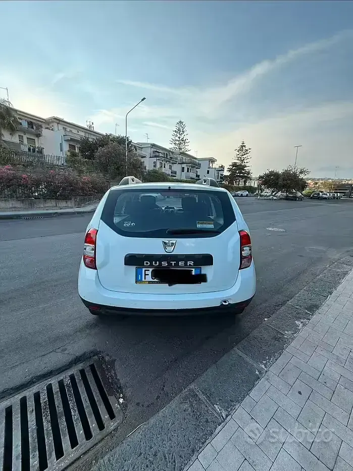 Usata Dacia Duster Lauréate 109 CV (80 kW) 2016 Bianco SUV