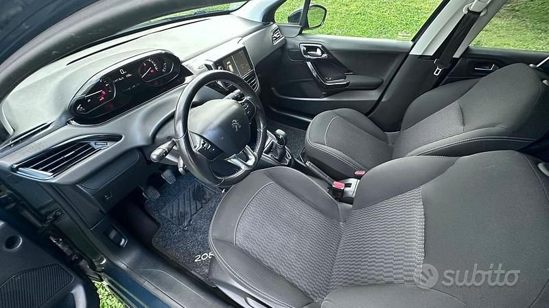 Usata Peugeot 208 Allure 81 CV (59 kW) 2018 Blu Utilitaria