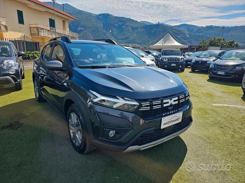 Usata Dacia Sandero Stepway 101 CV (74 kW) 2023 Grigio Berlina