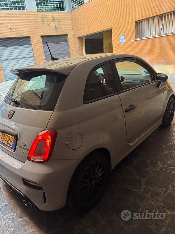 Usata Abarth 695 180 CV (132 kW) 2023 Bianco Utilitaria