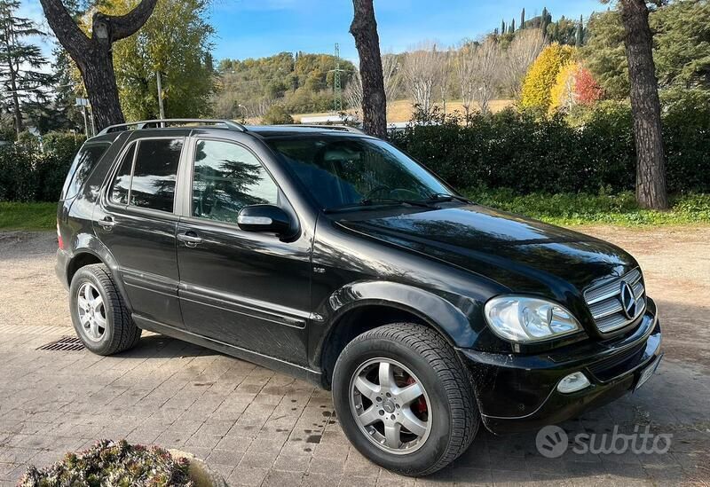 Nero Usata 2003 Mercedes ML400 SUV | 5000 € (Buon prezzo) - Immagine 1/4