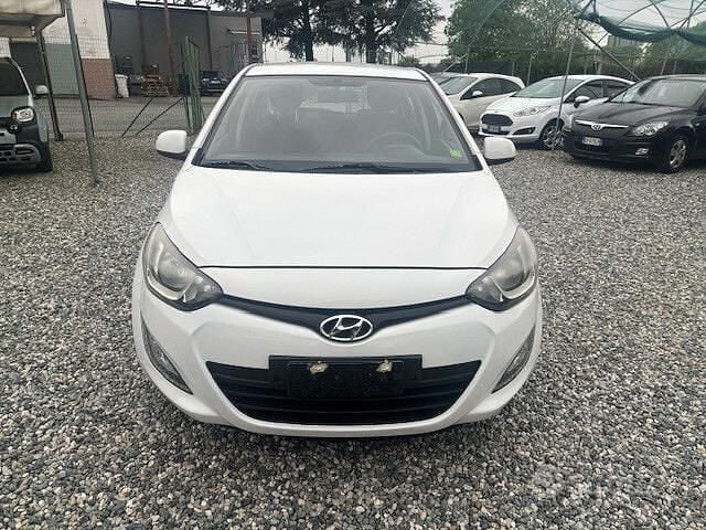 Usata Hyundai i20 Edition 86 CV (63 kW) 2013 Bianco Utilitaria