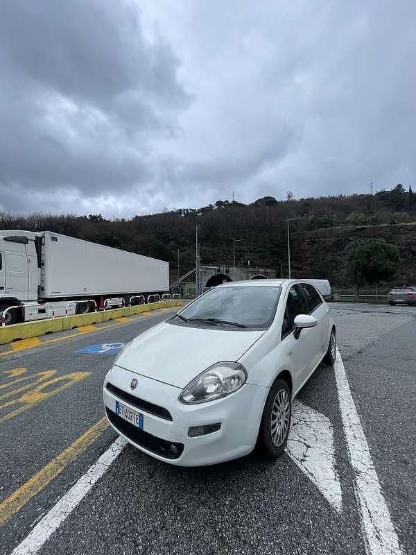 Usata Fiat Punto Lounge 77 CV (56 kW) 2013 Utilitaria