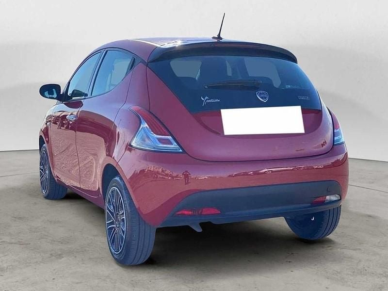 Usata Lancia Ypsilon Silver 70 CV (51 kW) 2023 Rosso Utilitaria
