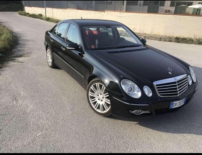 Usata 2009 Mercedes E280 Avantgarde Tre volumi | 7500 € (Cara) - Immagine 1/4