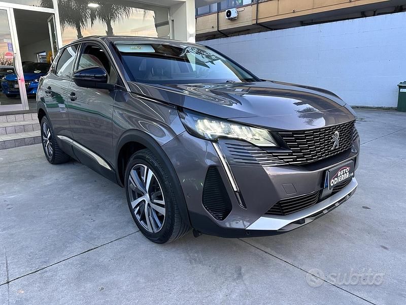 Usata Peugeot 3008 Allure 130 CV (95 kW) 2022 Grigio SUV