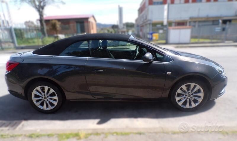 Usata Opel Cascada Cosmo 165 CV (121 kW) 2015 Grigio Cabrio