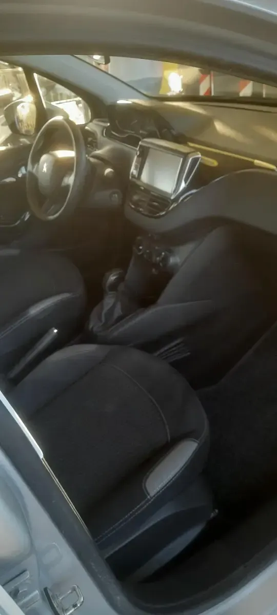 Usata Peugeot 208 82 CV (60 kW) 2017 Argento Utilitaria