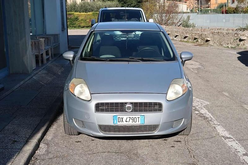 Usata Fiat Grande Punto Dynamic 77 CV (56 kW) 2009 Grigio Utilitaria