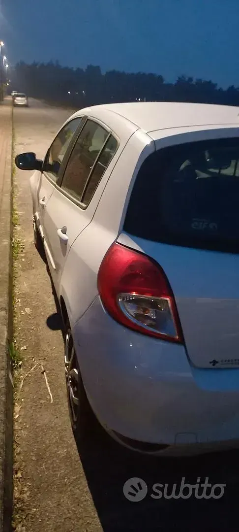 Usata Renault Clio 64 CV (47 kW) 2011 Bianco Utilitaria