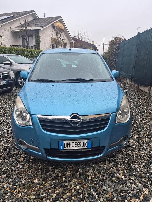 Usata Opel Agila 65 CV (47 kW) 2009 Blu Utilitaria