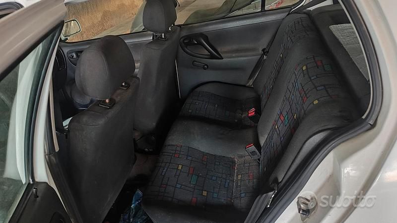 Usata VW Polo 40 CV (29 kW) 1997 Bianco Berlina