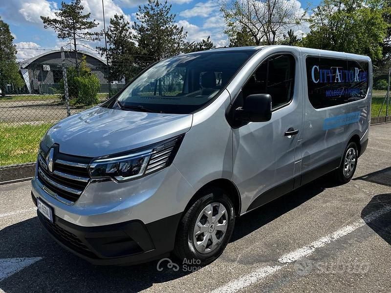 Usata Renault Trafic 150 CV (110 kW) 2024 Argento Monovolume