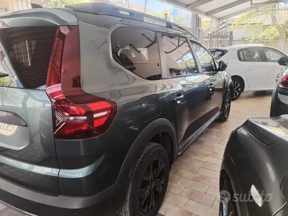 Nuova Dacia Jogger Extreme 101 CV (74 kW) 2026 Verde Monovolume