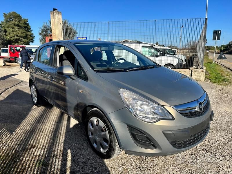 Usata Opel Corsa 75 CV (55 kW) 2013 Grigio Berlina