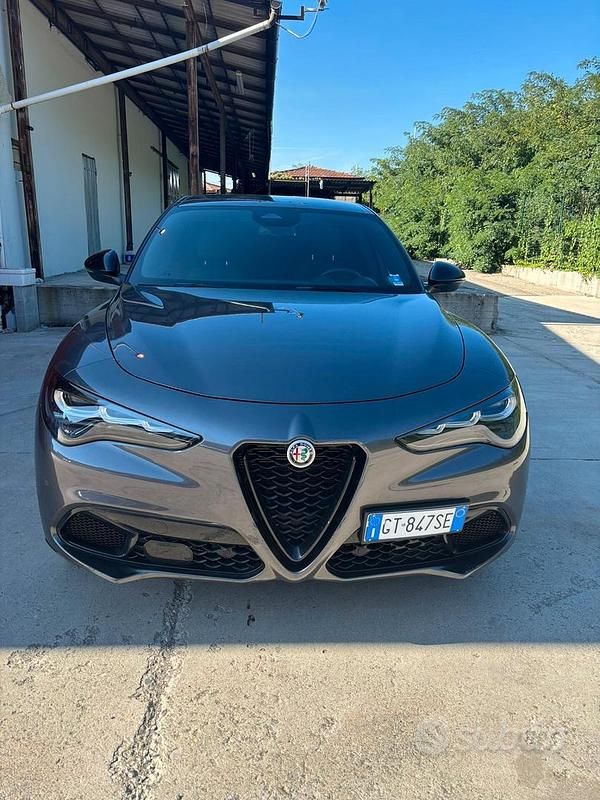 Grigio Usata 2024 Alfa Romeo Stelvio Veloce SUV | 41.999 € (Buon prezzo) - Immagine 1/4