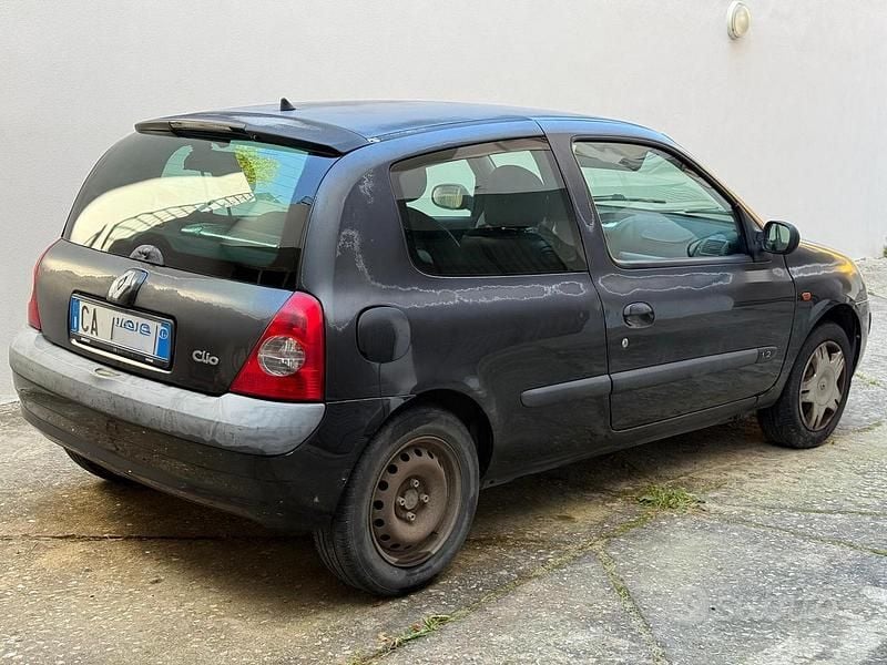 Usata Renault Clio II 58 CV (42 kW) 2002 Berlina