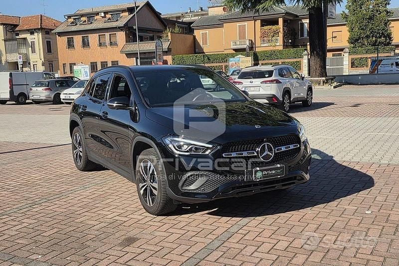 Usata Mercedes GLA180 136 CV (100 kW) 2023 Nero SUV