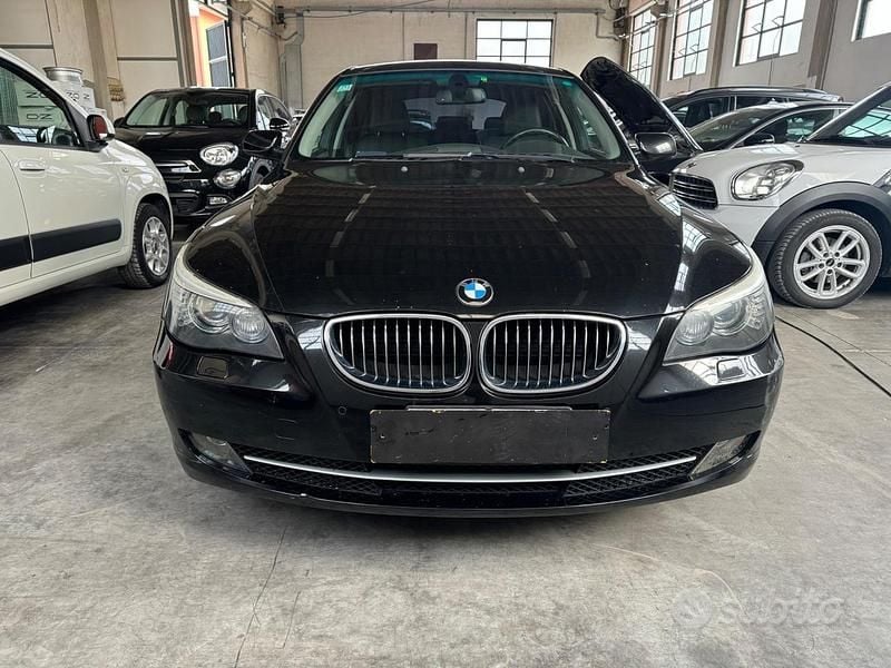 Usata BMW 530 235 CV (172 kW) 2007 Nero Station wagon