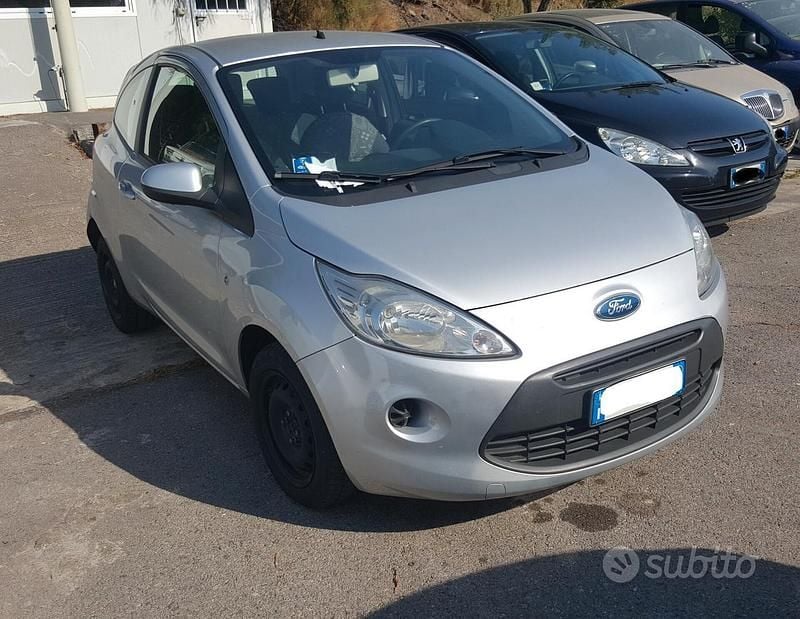 Grigio Usata 2010 Ford Ka Plus Due volumi | 3990 € (Buon prezzo) - Immagine 1/4