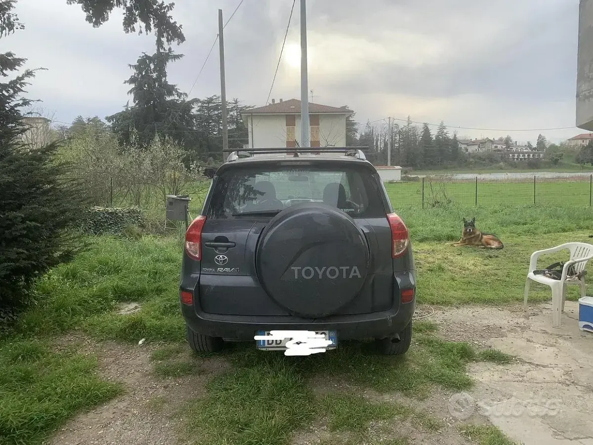 Usata Toyota RAV4 Sol 136 CV (100 kW) 2006 Grigio SUV