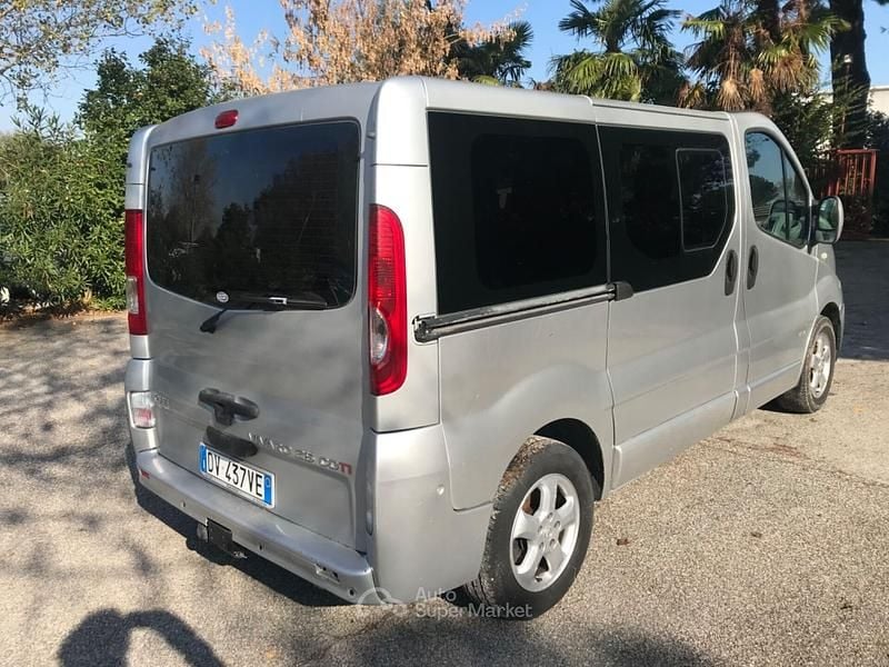 Usata Opel Vivaro 146 CV (107 kW) 2009 Argento Monovolume