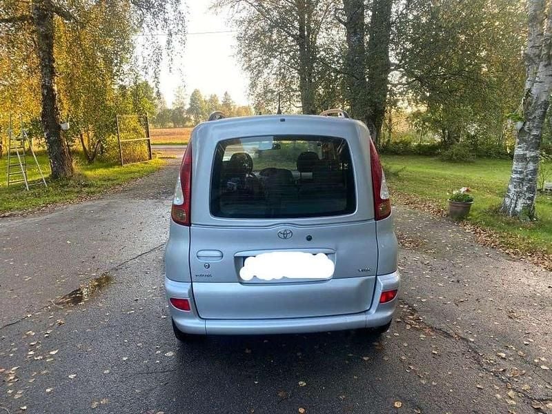 Usata Toyota Yaris Sol 75 CV (55 kW) 2005 Grigio Berlina