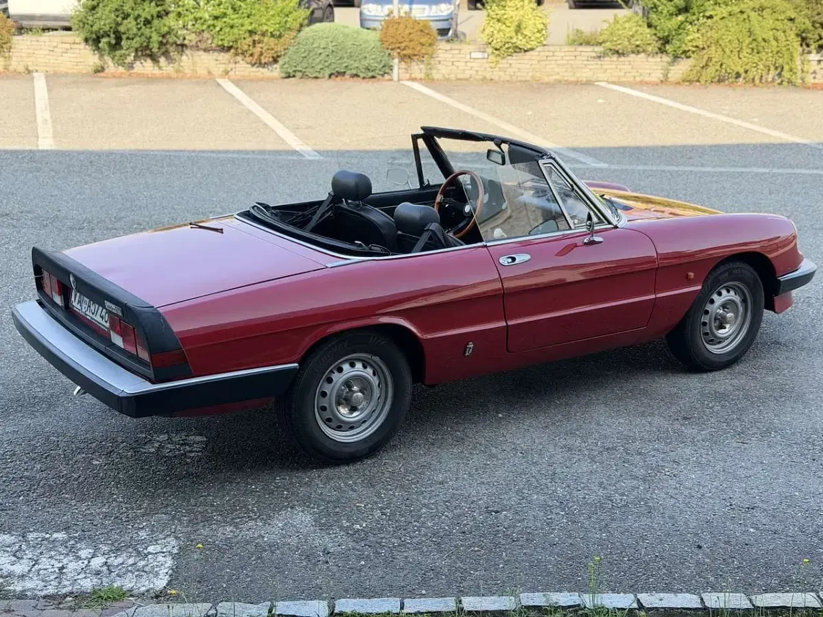 Usata Alfa Romeo Spider 103 CV (75 kW) 1985 Rosso Cabrio