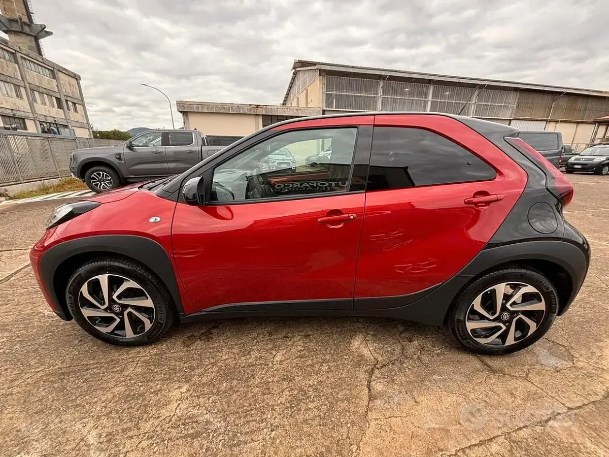 Usata Toyota Aygo X Lounge 72 CV (52 kW) 2024 Rosso SUV