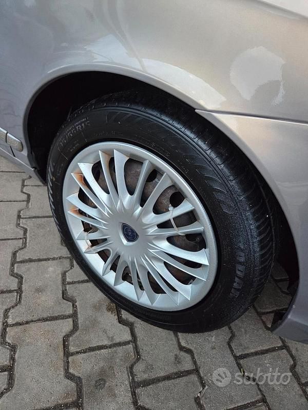 Usata Lancia Ypsilon 75 CV (55 kW) 2010 Marrone Utilitaria