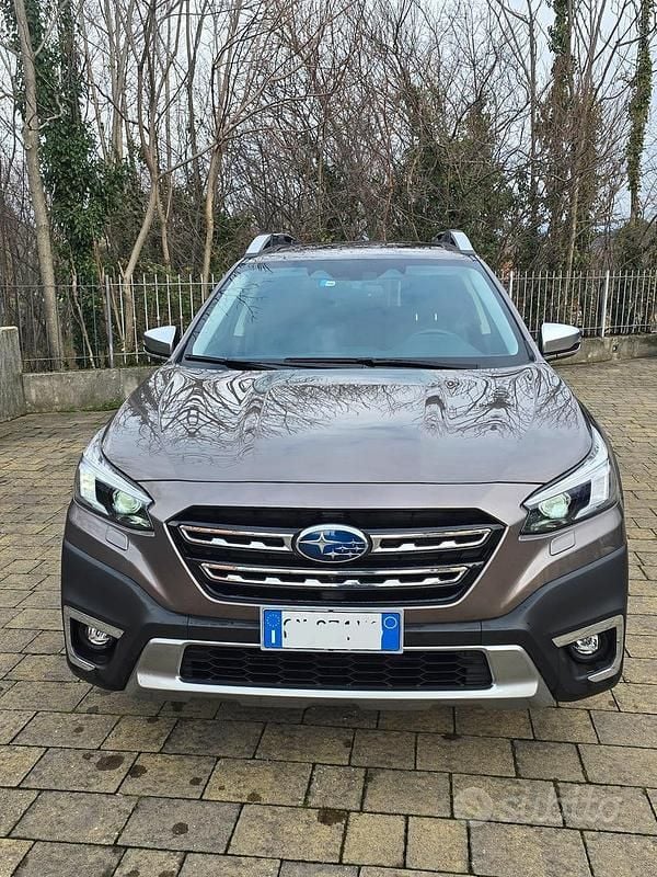 Usata Subaru Outback Premium 169 CV (124 kW) 2023 Marrone Station wagon