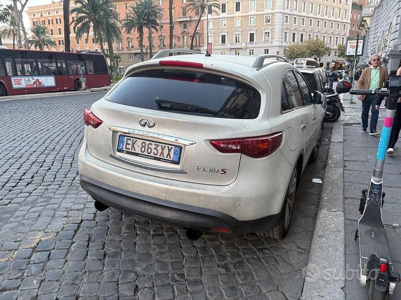 Usata Nissan 300 ZX 283 CV (208 kW) 2012 Bianco Coupé