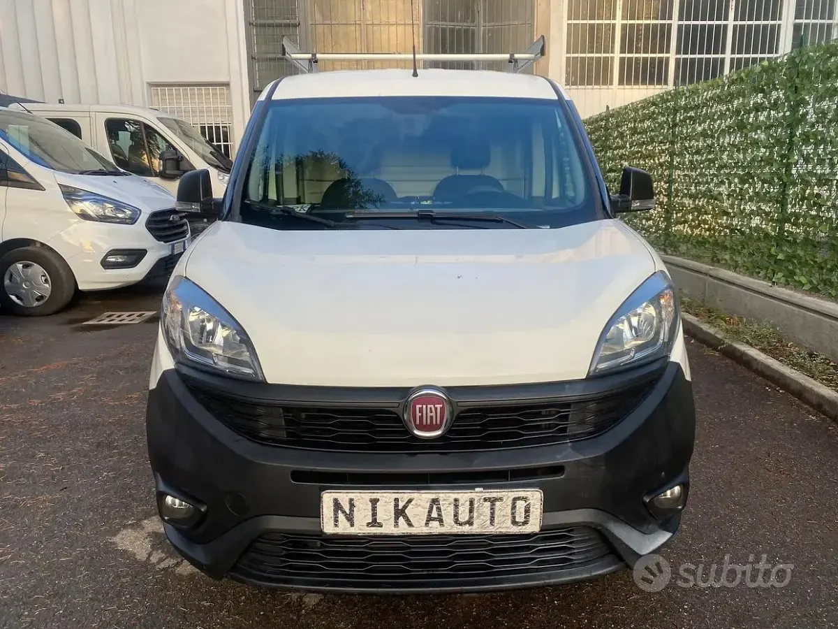 Usata Fiat Doblò 120 CV (88 kW) 2021 Bianco Monovolume