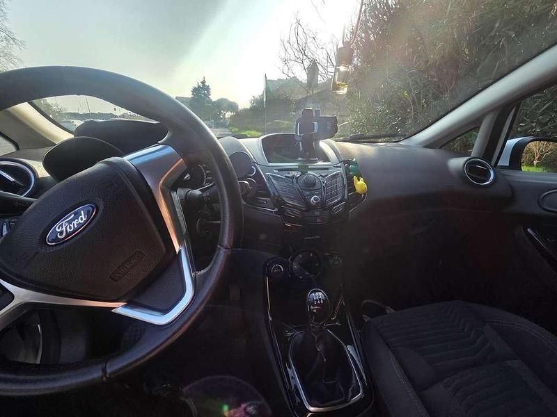 Usata Ford Fiesta Titanium 75 CV (55 kW) 2013 Bianco Berlina