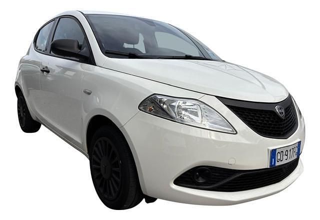 Usata Lancia Ypsilon S 69 CV (50 kW) 2020 Bianco(met.) Utilitaria
