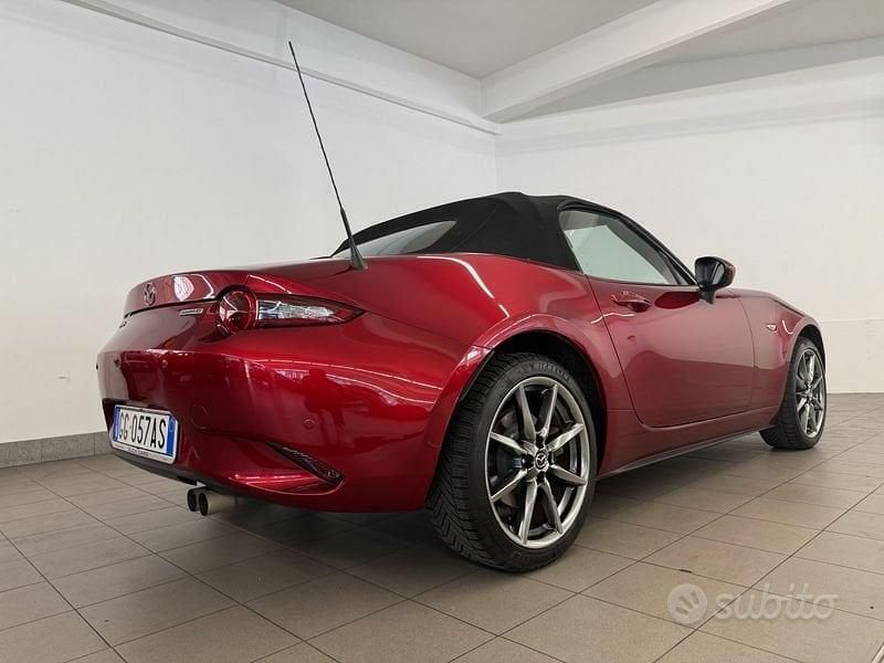 Usata Mazda MX5 Inclusive 184 CV (135 kW) 2021 Rosso Cabrio