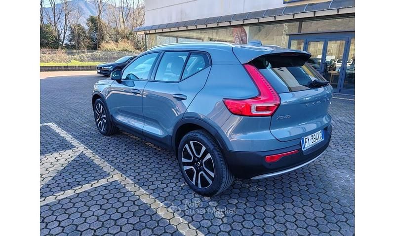 Usata Volvo XC40 Momentum 163 CV (119 kW) 2019 Argento SUV