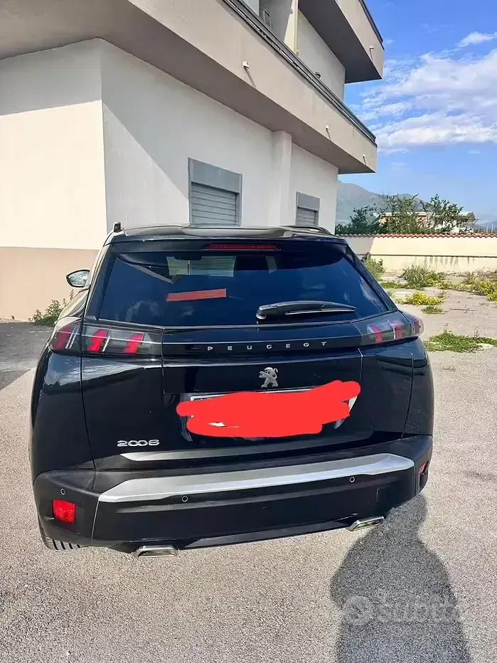 Usata Peugeot 2008 131 CV (96 kW) 2023 SUV