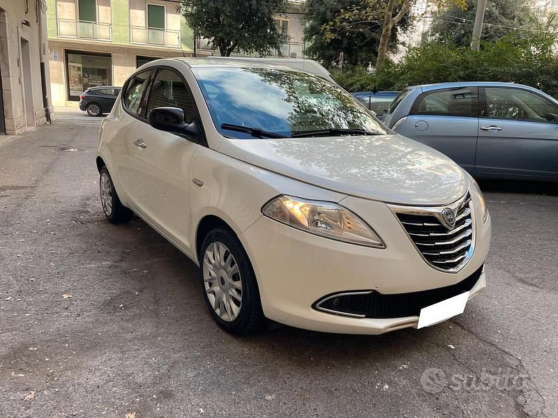 Usata Lancia Ypsilon Silver 69 CV (50 kW) 2012 Beige Utilitaria