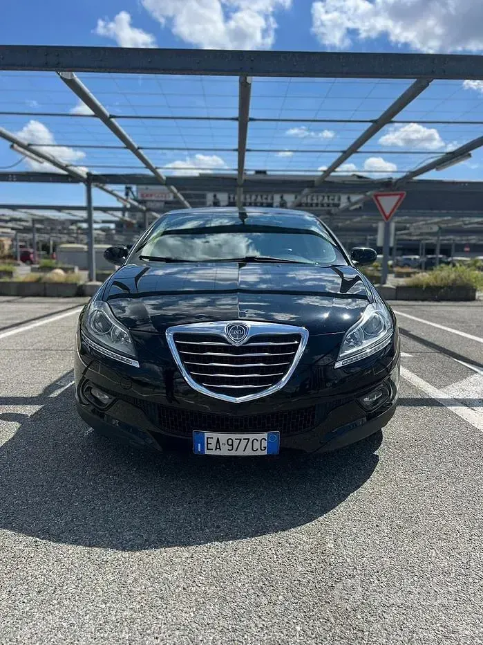 Begagnad Lancia Delta 120 HK (88 kW) 2010 Svart Halvkombi