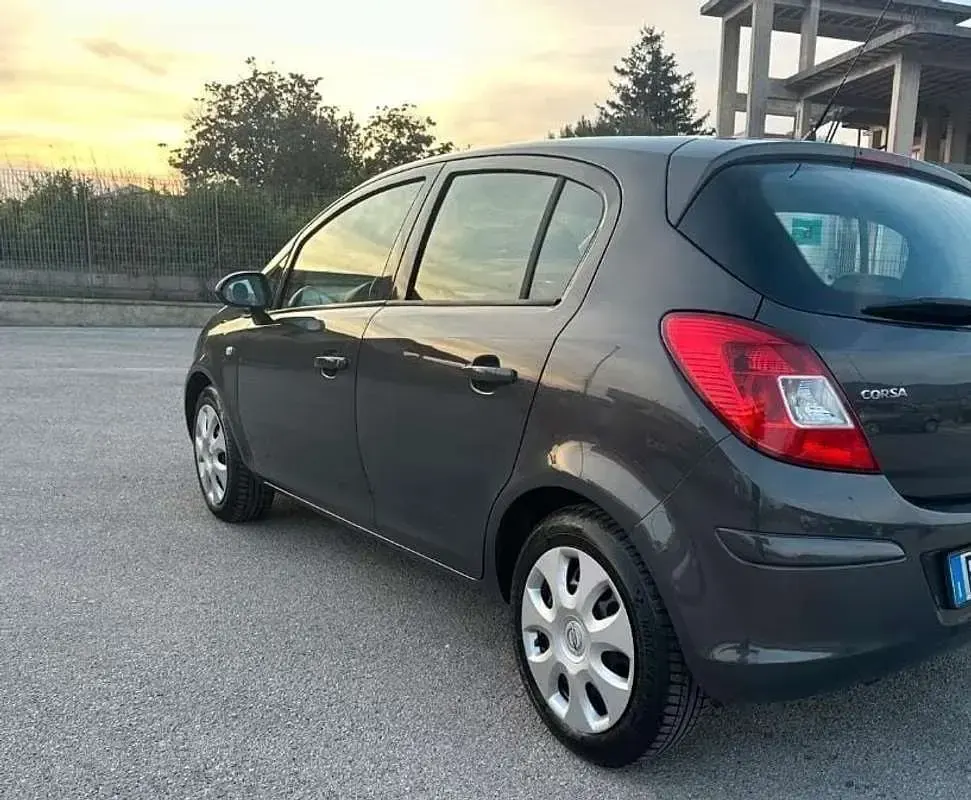 Usata Opel Corsa Club 86 CV (63 kW) 2014 Utilitaria