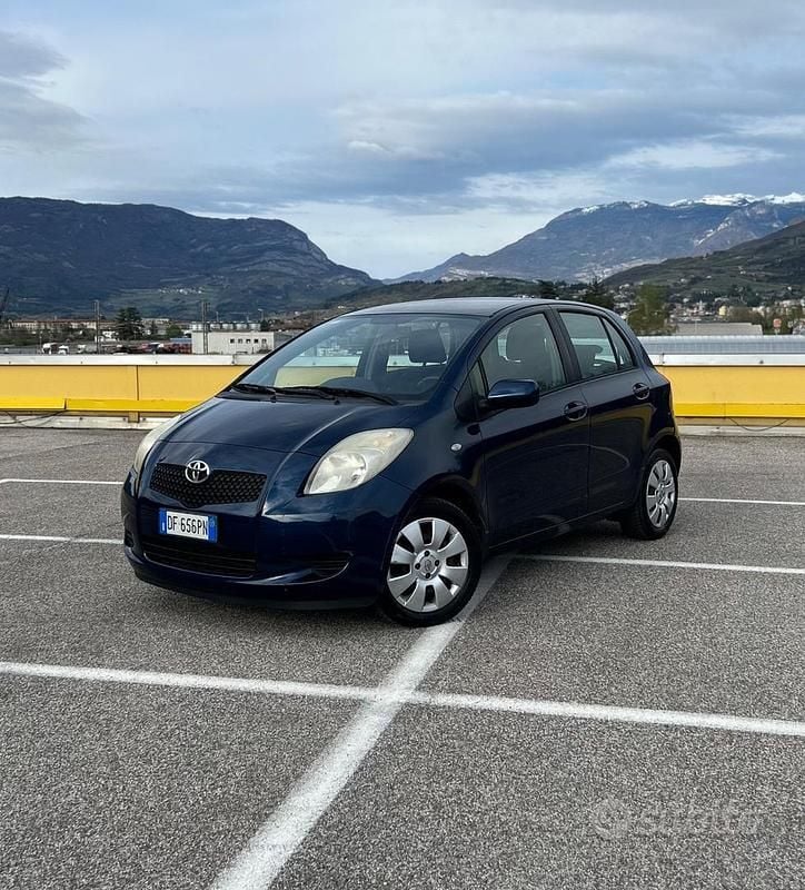 Blu Usata 2007 Toyota Yaris Sol Tre volumi | 3000 € (Buon prezzo) - Immagine 1/4